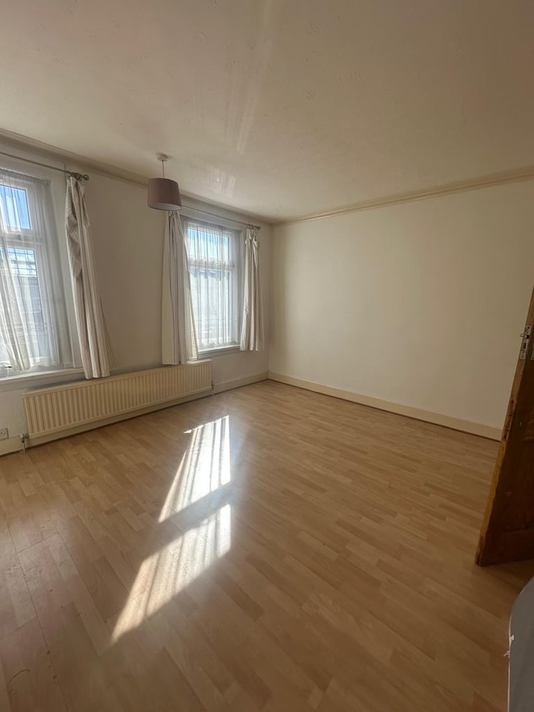 Beautiful 4 Bedroom House With Private Garden Ready To Move On Ley Street Ilford (IG2 7QX)