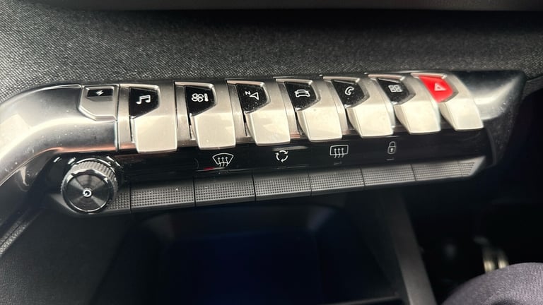 2024 Peugeot 3008 1.6 13.2kWh Allure Premium + SUV 5dr Petrol Plug-in Hybrid e-EAT Euro 6 (s/ SUV...