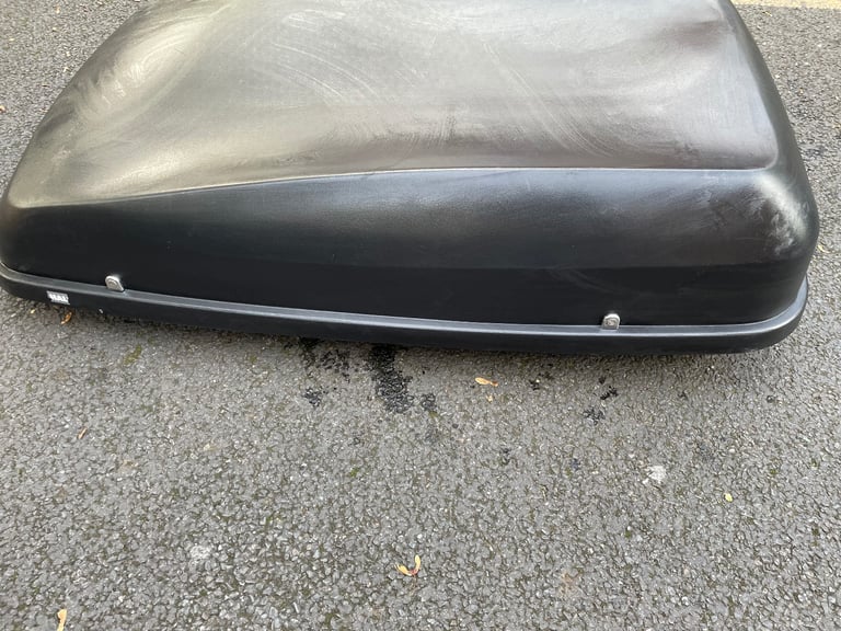 image for halfords roof box. Long 130cm Wide 90cm  Deep 35cm 500 litres 2 keys Good used condition, 
