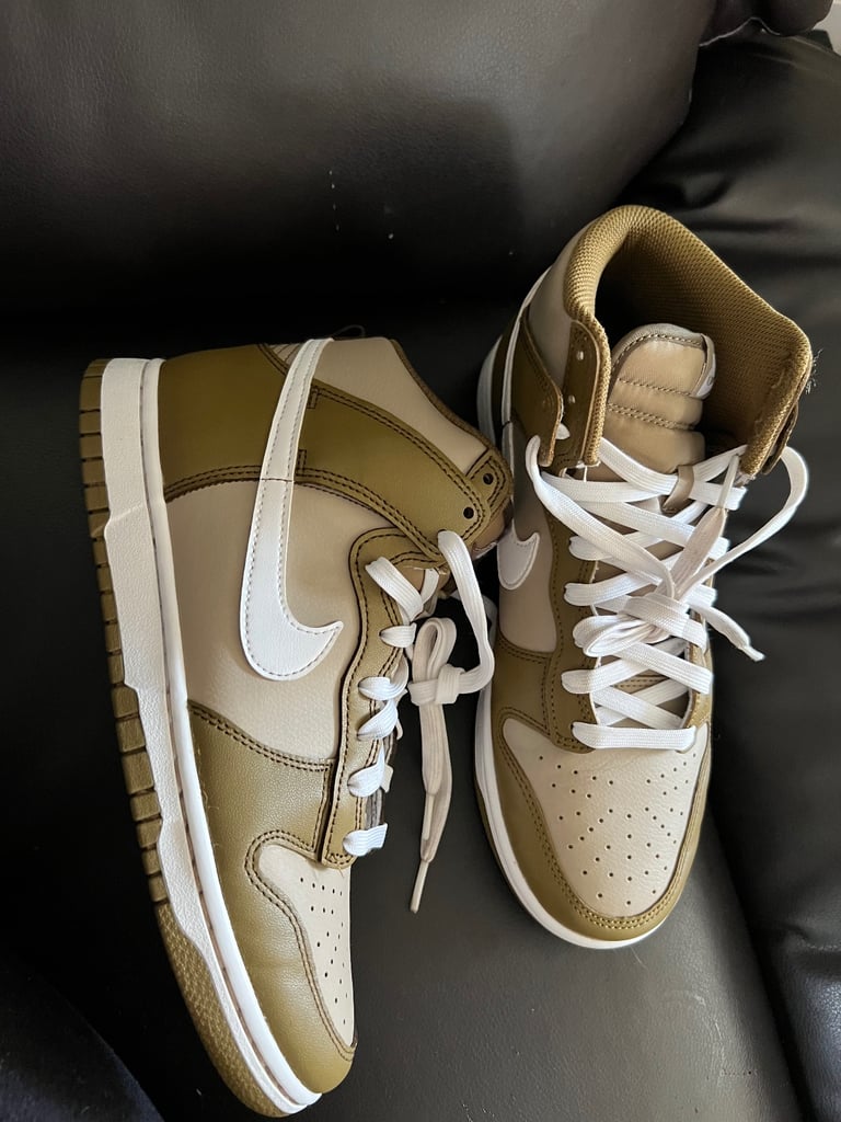 image for Nike dunks men’s size 7.5 