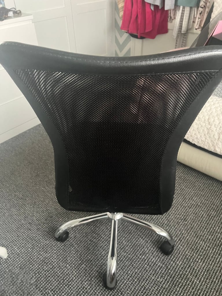 IKEA "Micke" Desk & Swivel Ergonomic Chair Like New