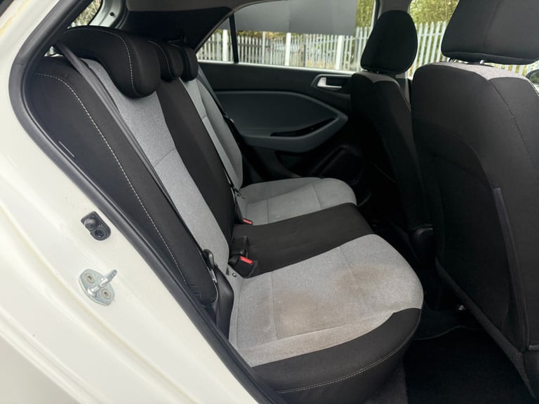 2015 HYUNDAI I20 SE CRDI HATCHBACK WHITE DIESEL