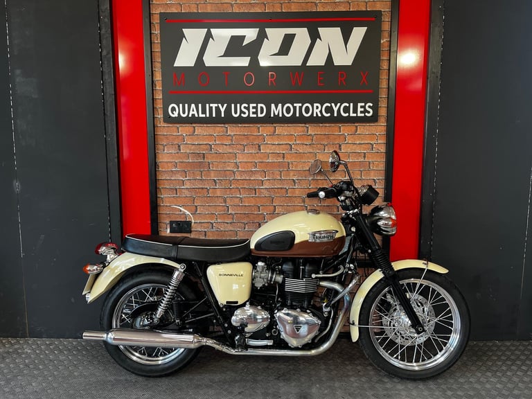 image for 2011 Triumph Bonneville T100 LOW MILES CLEAN EXAMPLE