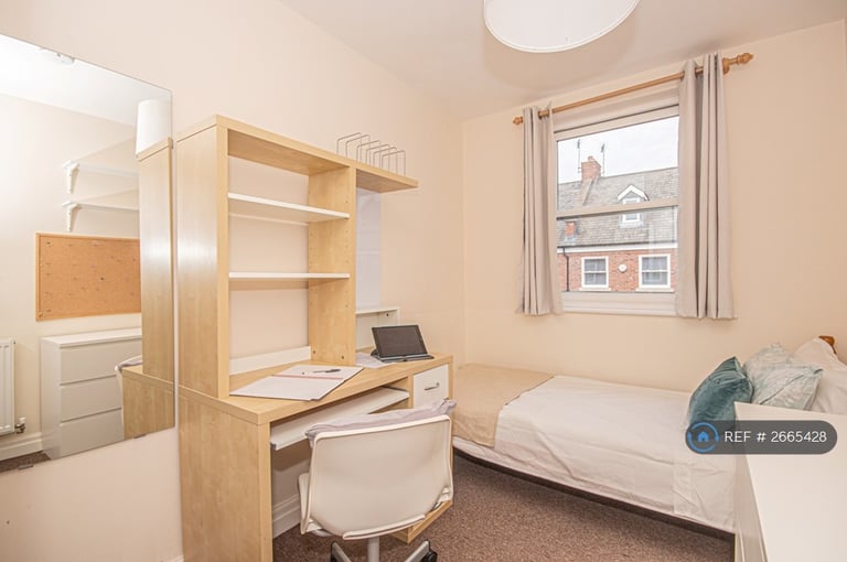 6 bedroom house in Gordon Street, Leamington Spa, CV31 (6 bed) (#2665428)