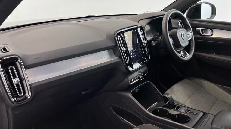 2022 Volvo XC40 Core, B3 mild hybrid, Petrol (Apple CarPlay, Power Tailgate, Google Nav) Estate P...