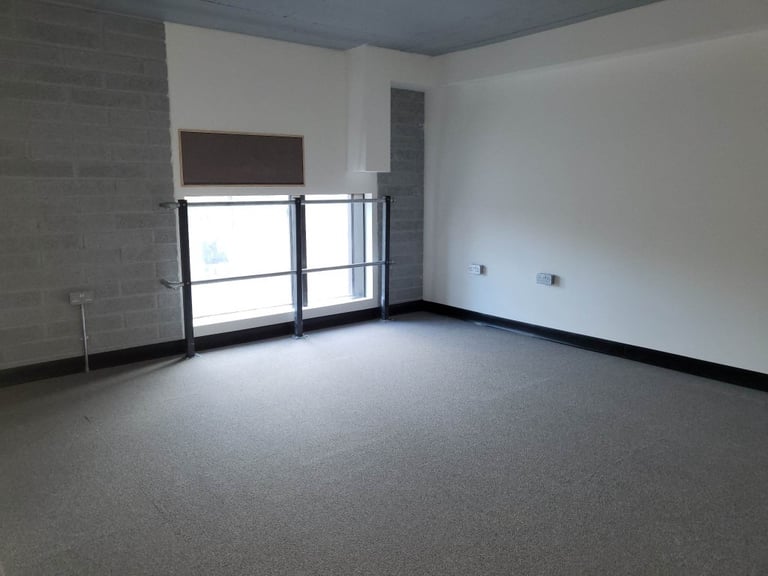 image for 185Sq ft Bright Office / Work Space / Studio To Let In Clapton / Leyton E10