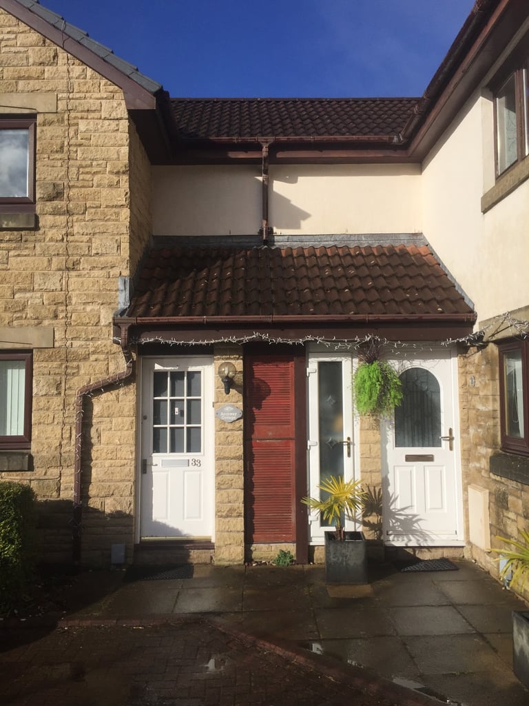 image for Southside Glasgow, Giffnock. Lovely 2 bedroom furnished flat in this sought after quiet area.