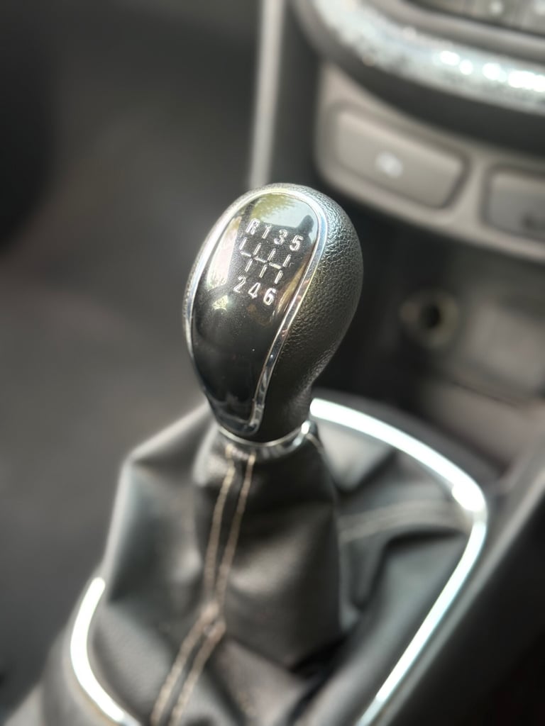 2015 Vauxhall Mokka 1.4T Exclusiv 5dr HATCHBACK Petrol Manual