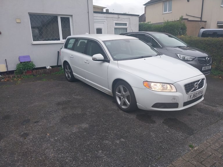image for Volvo, V70, Estate, 2010, Manual, 2400 (cc), 5 doors