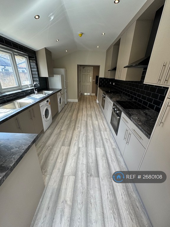 Studio flat in Alexandra Road, Hounslow, TW3 (#2680108)