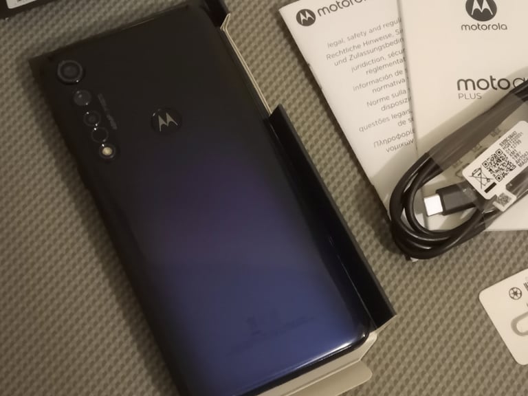 Motorola G8 Plus limited edition colour fully boxed excellent condition