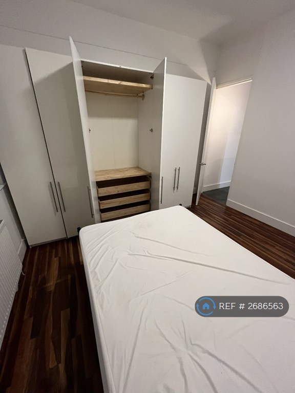 2 bedroom flat in Sunlight Square, London, E2 (2 bed) (#2686563)