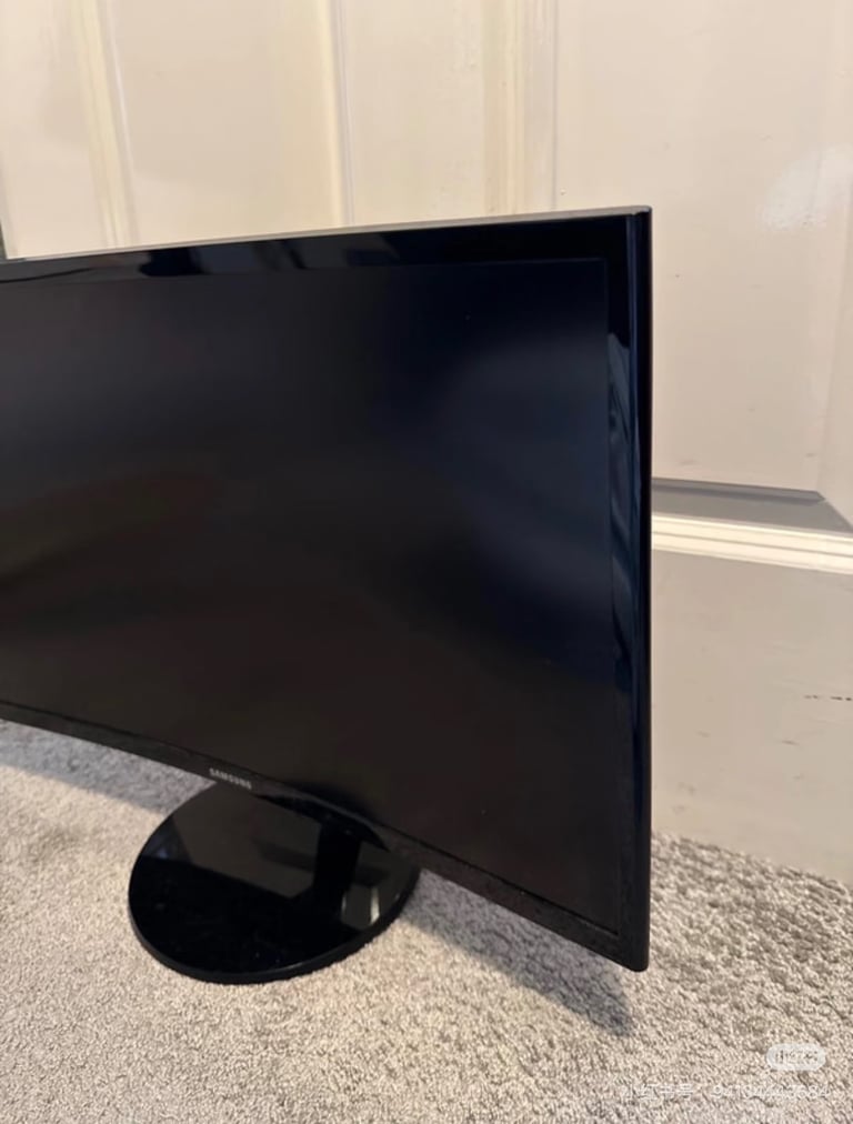 SamSung 24’ curved screen monitor