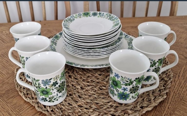 image for Vintage Elizabethan Carnaby Fine Bone China Tea/ Coffee Set