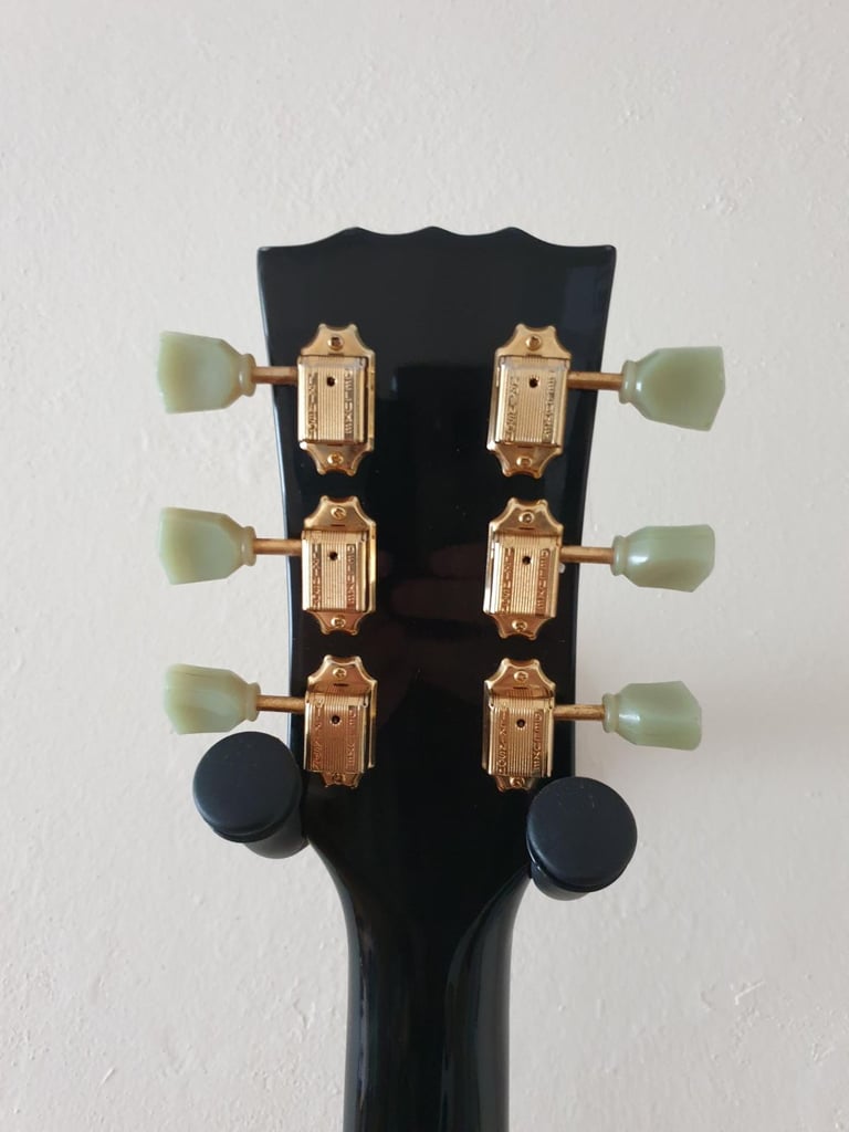 Les Paul V100 by Vintage