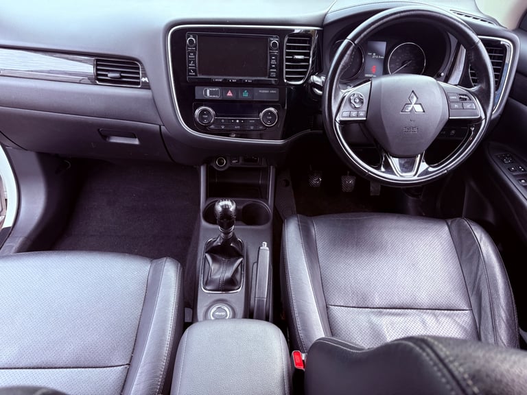 Mitsubishi, OUTLANDER, Estate, 2015, Manual, 2268 (cc), 5 doors