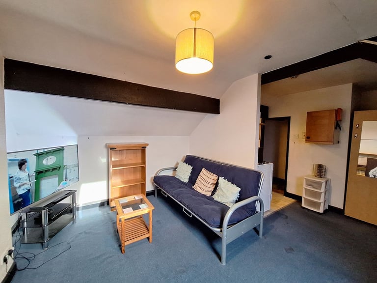 Furnished 1-Bedroom Spacious Studio Flat to Rent in Popular Marsh Area