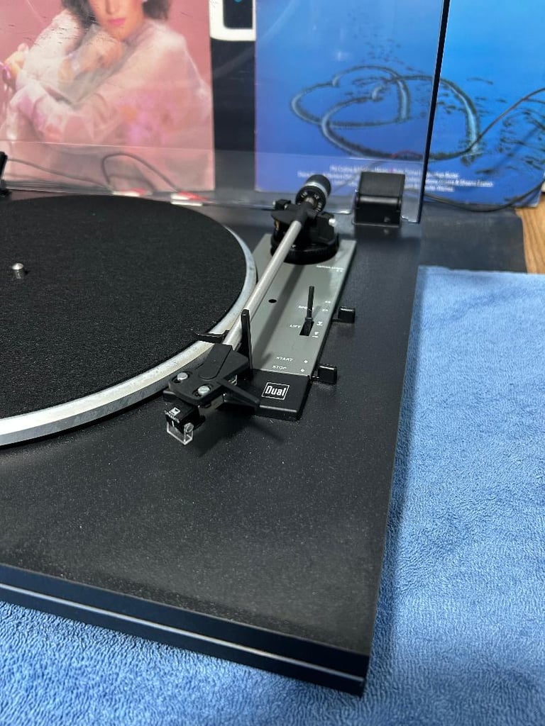 PENDING. CS 435-1 Record player turntable