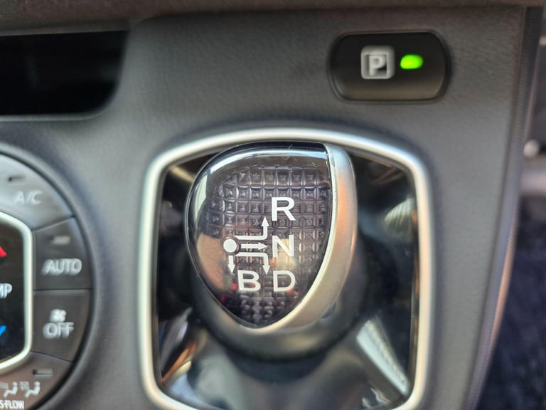 WE HAVE 6 MORE VOXY HYBRID AVAILABLE