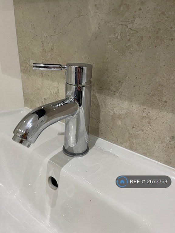 1 bedroom flat in Power House, London, W3 (1 bed) (#2673768)