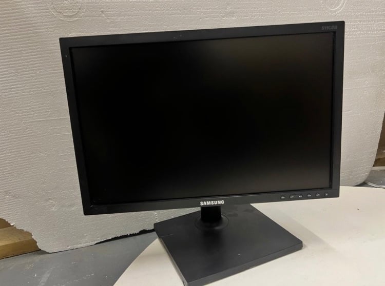 image for Samsung 19-inch 5:4 LED TN Monitor S19C450 DVI VGA, 5ms, Rotatable with Stand