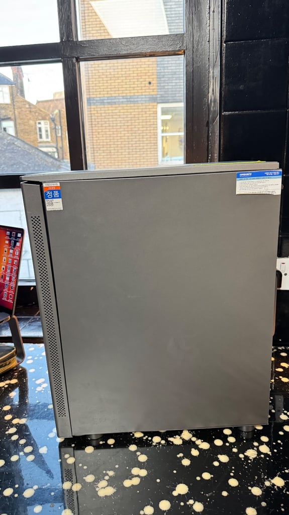  High-End Custom PC – i7 13700K / RTX 4090 / 64GB RAM / 2TB NVMe SSD