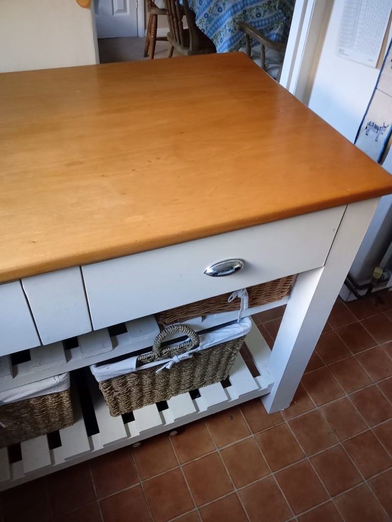 Kitchen island