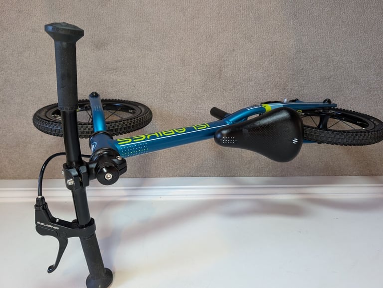 BALANCE BIKE ISLABIKES ROTHAN 12 (2+) IN IMMACULATE CONDITION. COLLECTION NW LONDON OR BUCKS 