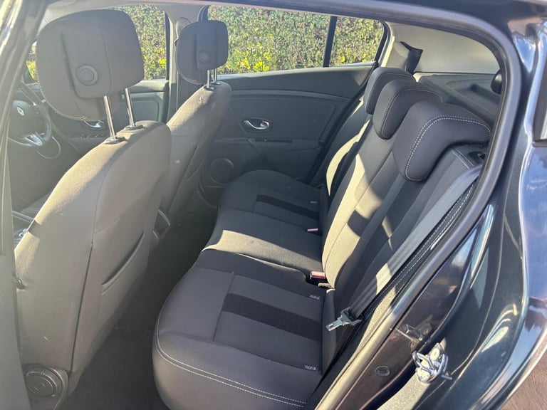 2011 Renault Megane 1.6 16V 110 Dynamique TomTom 5dr HATCHBACK Petrol Manual