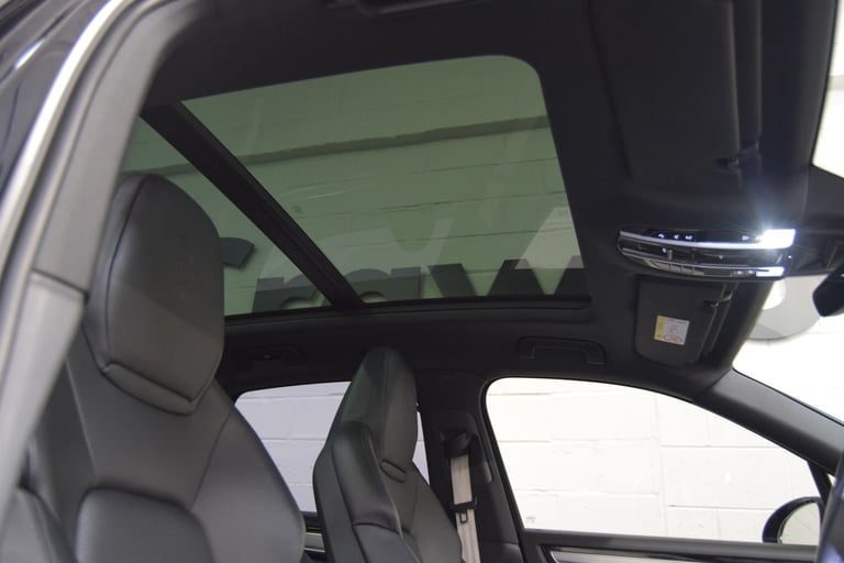 PORSCHE CAYENNE 3.0 V6 E-Hybrid 17.9kWh Platinum Edition 2022