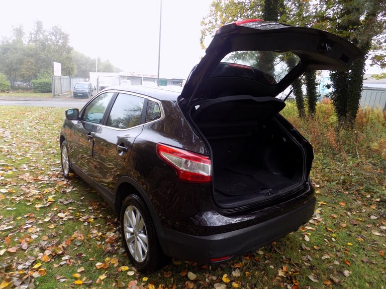 2017 Nissan Qashqai 1.2 DiG-T Acenta [Smart Vision Pack] 5dr Xtronic HATCHBACK Petrol Automatic