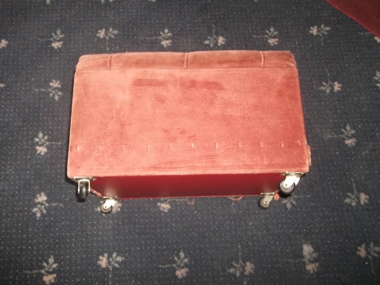 SMALL STOOL/STORAGE BOX  USED