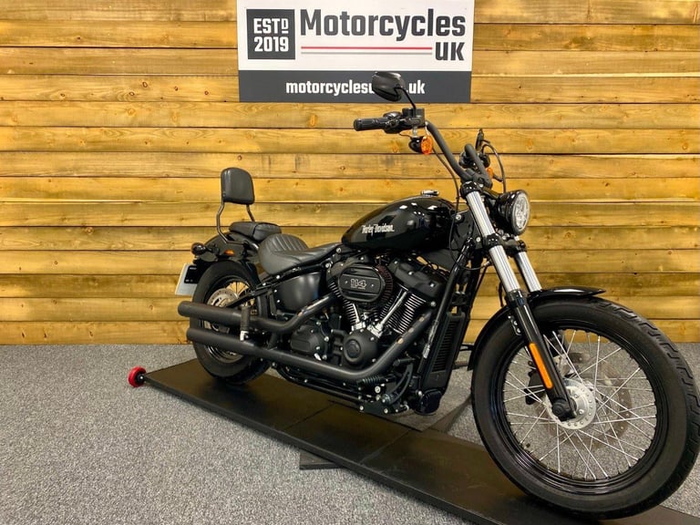 2021 Harley-Davidson FXBBS Street Bob 114, Only 5,023 Miles, Vance and Hines++