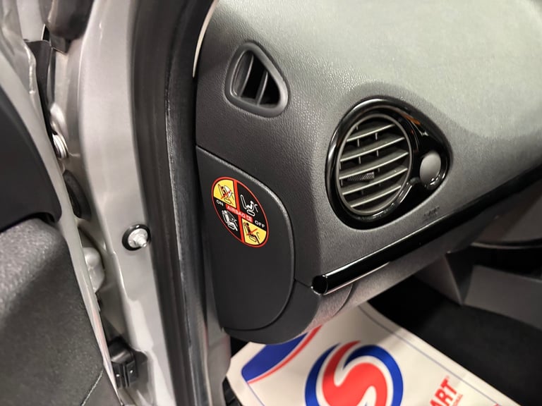 2012 Renault Clio 1.2 16V Dynamique TomTom 5dr HATCHBACK Petrol Manual