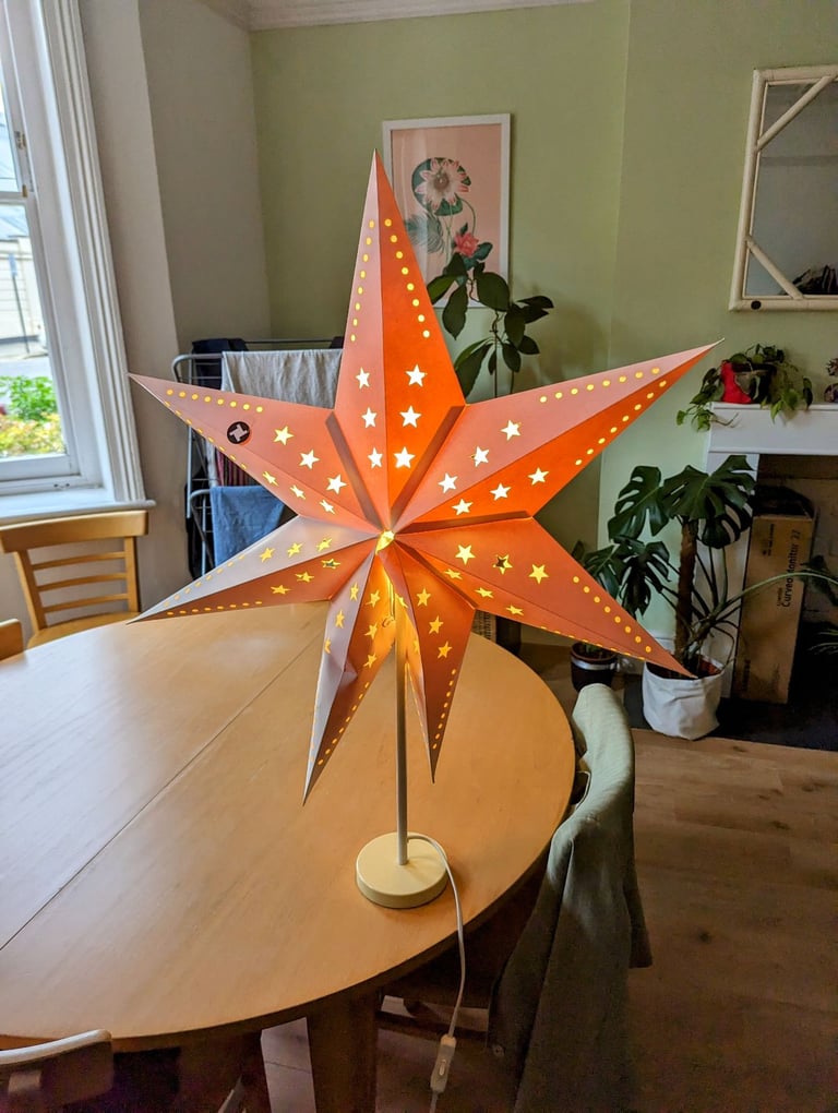 STAR SHAPED LAMP + 2 LIGHT BULBS
