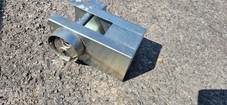 Hitch lock and wheel clamp for trailer, caravan, camper, motorhome.