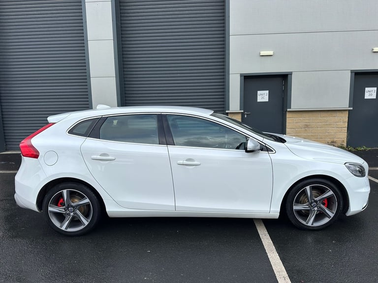 2015 Volvo V40 D2 R DESIGN Lux Nav 5dr HATCHBACK Diesel Manual
