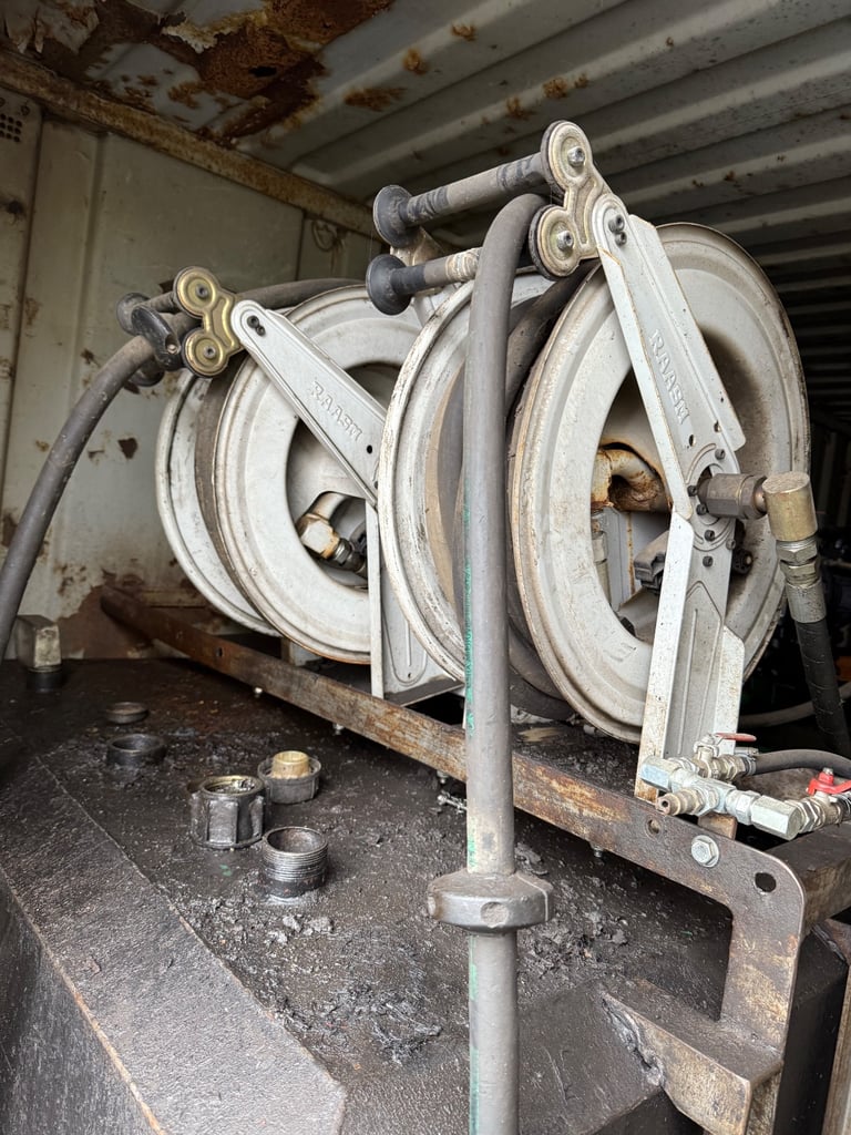 Engine oil hydraulic oil and waste oil tanks in 20ft container 