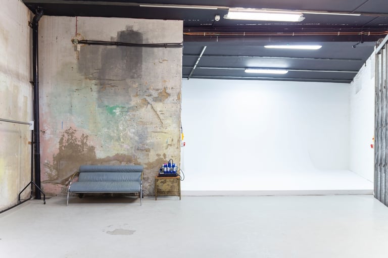 Studios for Hire Full Blackout, Infinity Cove, LGV Access 1000 sq.ft  £1800 p/m