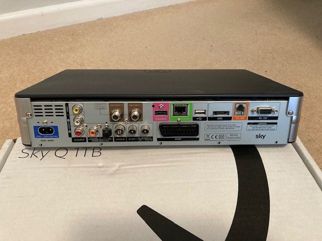 Sky HD+ box model DRX890