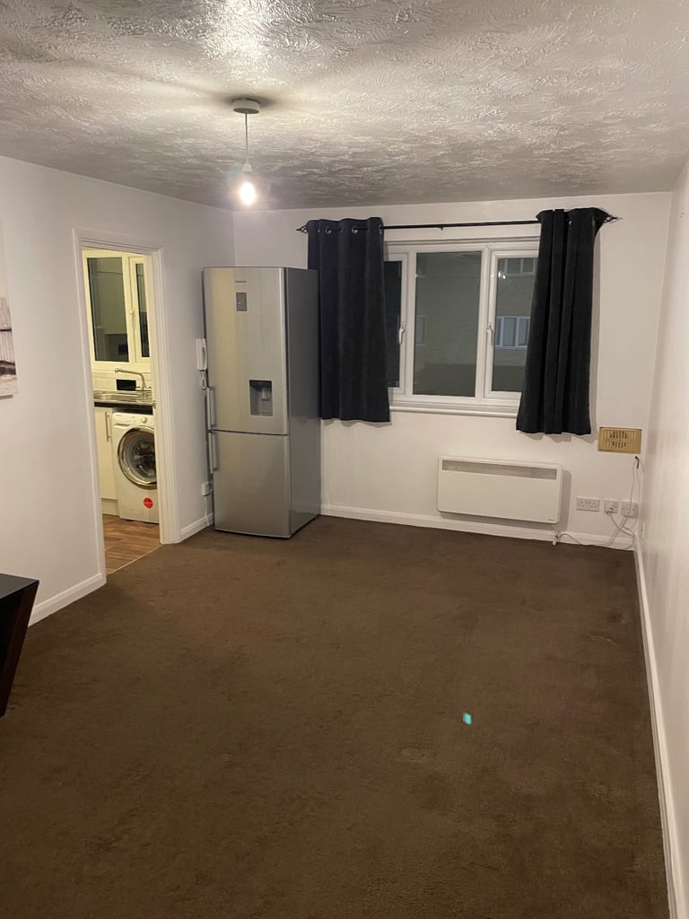 Modern One-Bedroom Flat with Parking – To Let in South Croydon