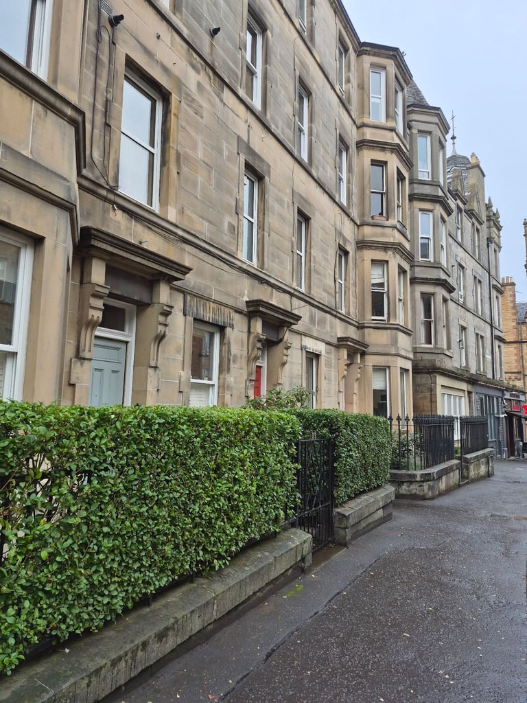 4 bed 2 bath flat with roof terrace to rent