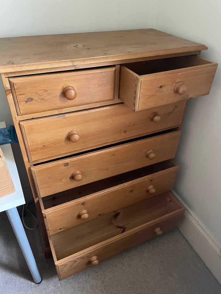 image for Quality Farmhouse Pine Chest of Drawers in great condition, 2 over 4 drawers