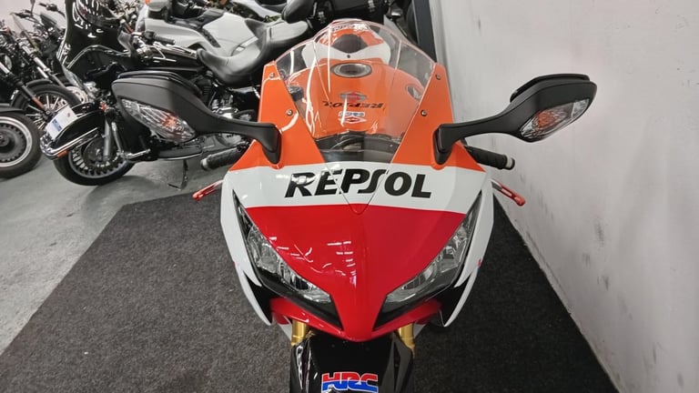 HONDA CBR1000RR REPOSOL ** FANTASTIC CONDITION - VERY LOW MILEAGE **