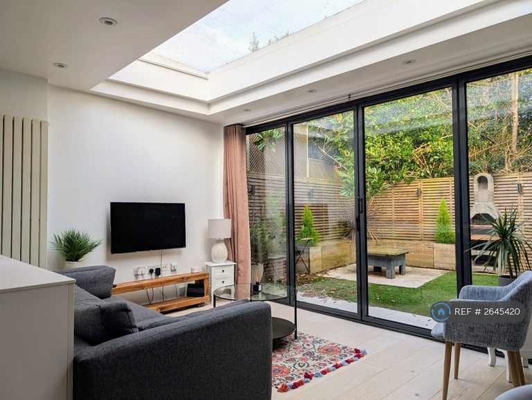 image for 2 bedroom house in Beresford Court, Twickenham, TW1 (2 bed) (#2645420)
