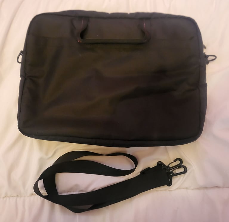 LOGIK GENUINE LAPTOP CARRING BAG WITH SHOULDER STRAP INNER PADDED POCKET