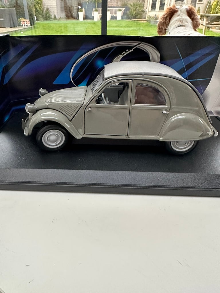 1/18 SPECIAL EDITION CITROEN 2CV GREY die cast model car maisto/burago
