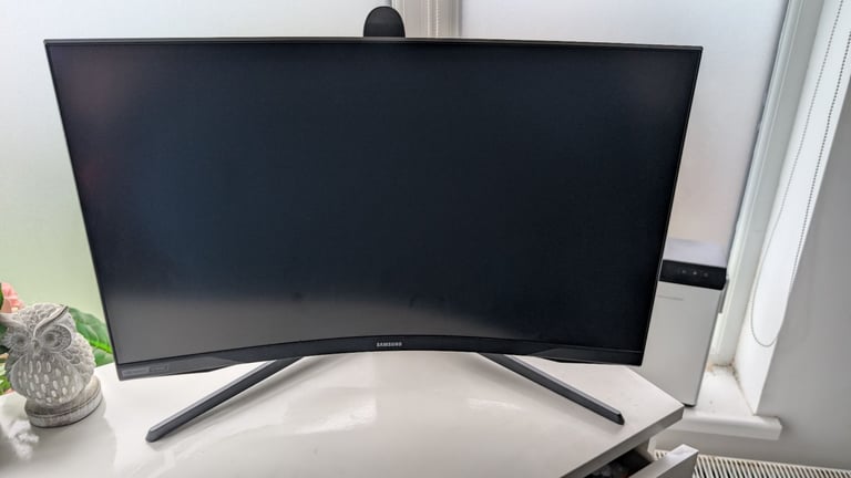 Samsung Odyssey G7 27" QHD 240Hz Curved Gaming Monitor