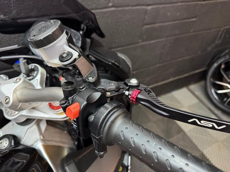 2011 Aprilia Tuono 1000 V4 1000 V4 R APRC Petrol Manual (165 bhp)