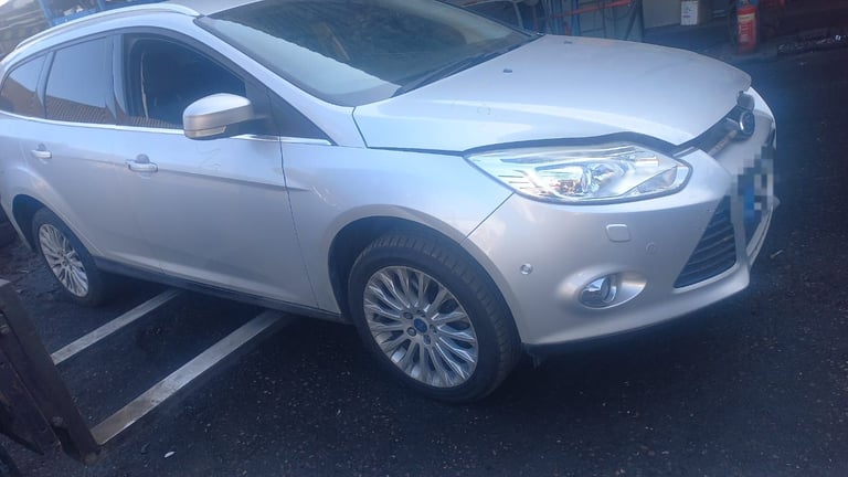 Breaking spare parts Ford fiesta mk7 silver zetec 